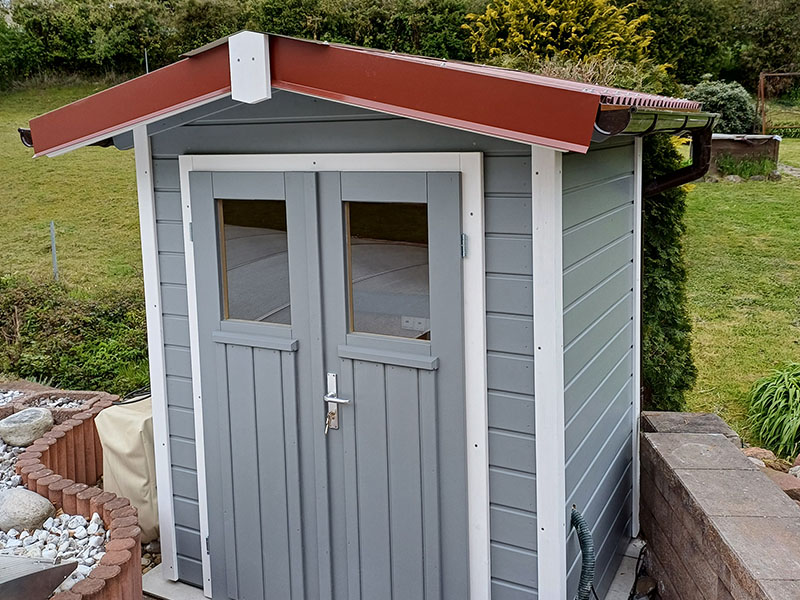 Gerätehaus zur Unterbringung der Schwimmbadtechnik