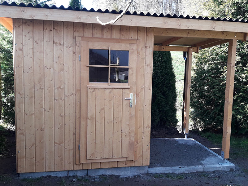 Gerätehaus mit Freisitz